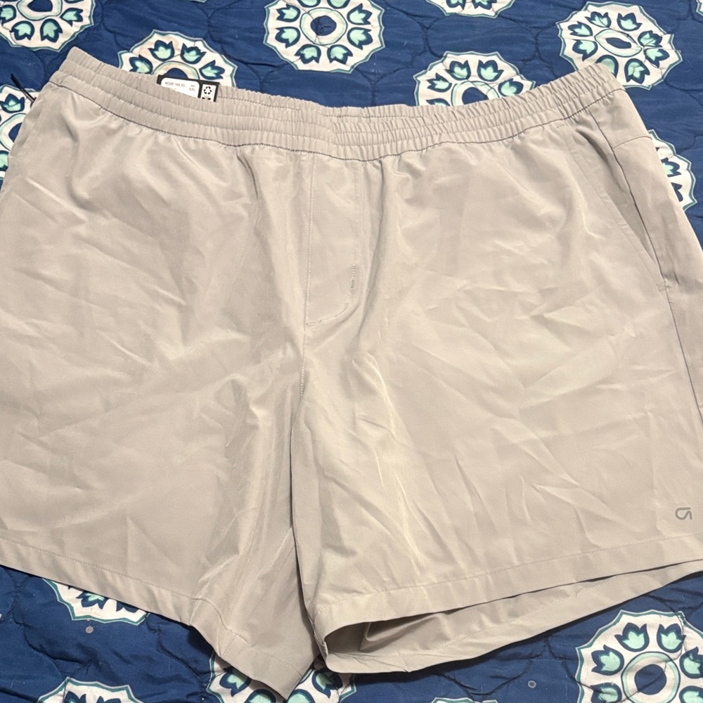 GAP Men's Athletic Shorts in Light Gray